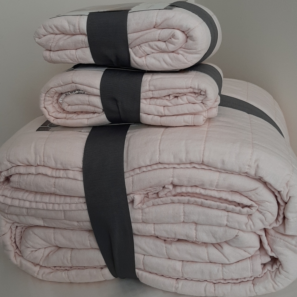 THRESHOLD Linen Cotton Blend King Quilt and 2 standard shams blush NEW